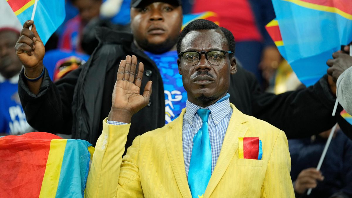 Ikonického fanouška dohnali k slzám. Alžířan to za jeho zesměšnění schytal